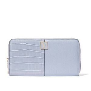 Victoria's Secret The Victoria Wallet Limited Edition Skyflower Blue Croc Pebble